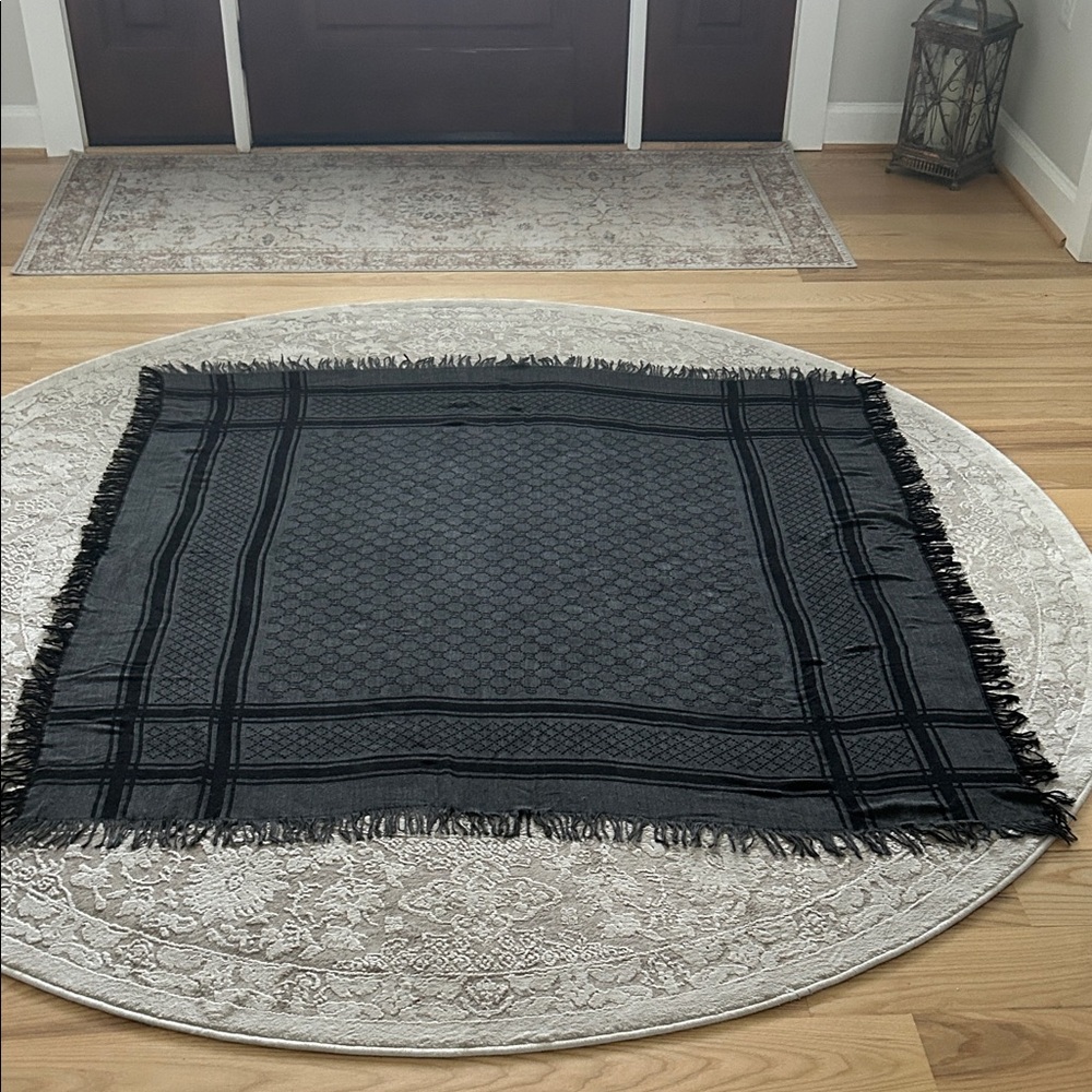 Gucci Black and Gray Patterned Scarf 48 x 48